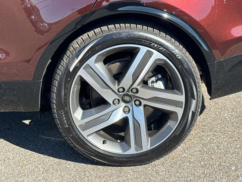 New 2026 Land Rover Discovery Limited Edition image 3