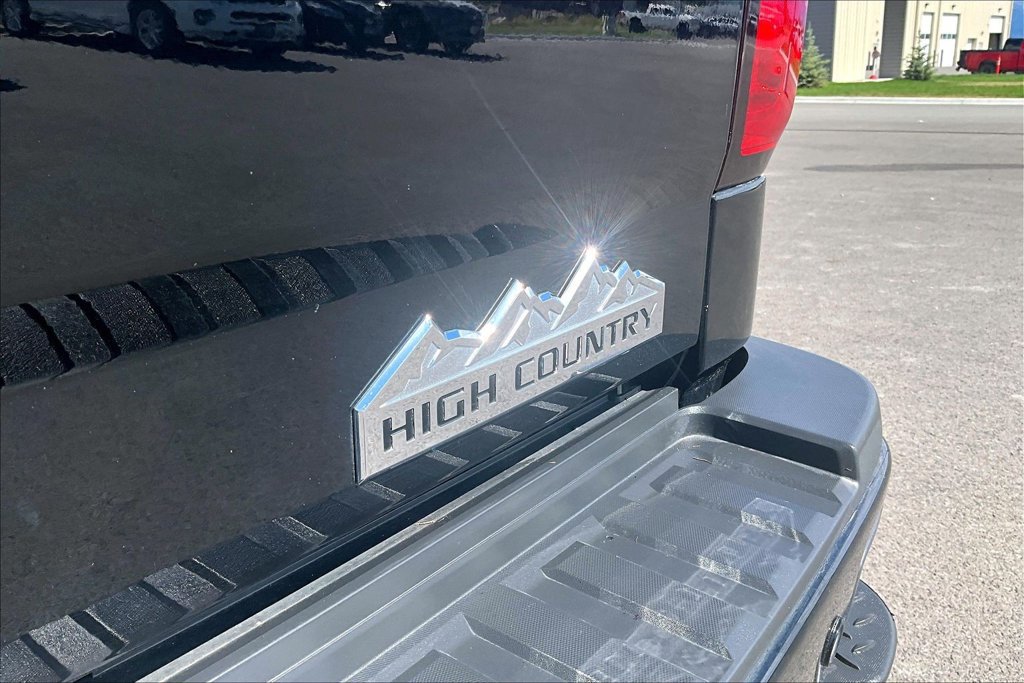 Used 2016 Chevrolet Silverado 2500 High Country w/ Duramax Plus Package AWD/4WD image 8