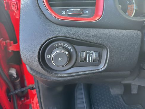 Used 2023 Jeep Renegade Trailhawk AWD/4WD image 18