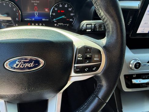 Used 2021 Ford Explorer XLT image 24