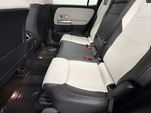 Used 2021 Mercedes-Benz GLB 250 image 40