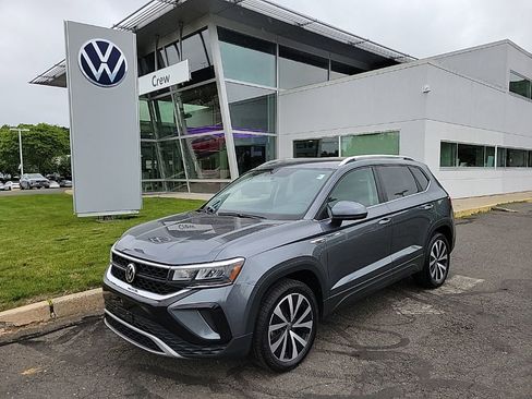Certified 2022 Volkswagen Taos SE AWD/4WD image 1