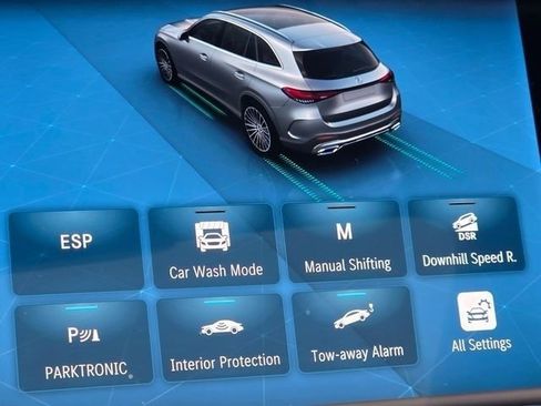 Used 2023 Mercedes-Benz GLC 300 4MATIC image 17