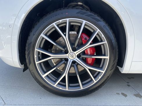 New 2024 Maserati Grecale Modena image 7