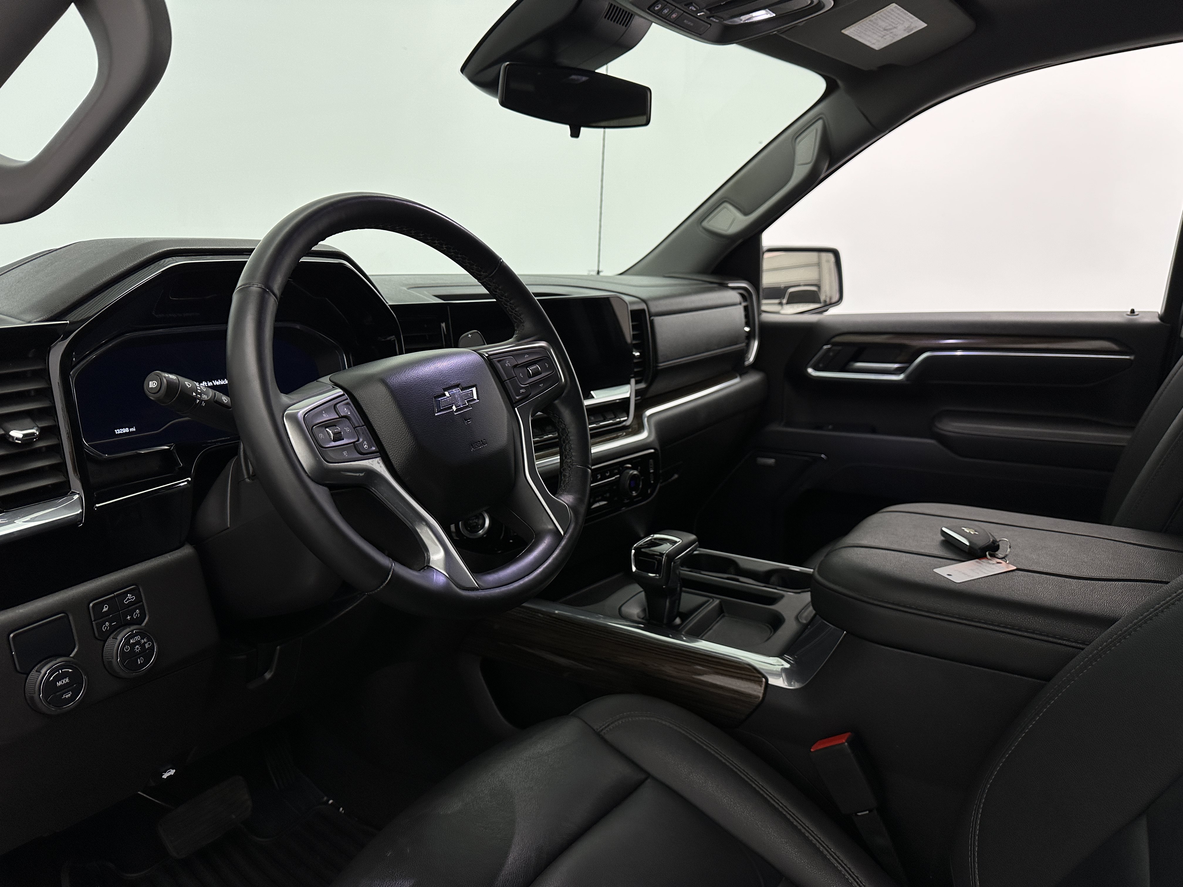 Used 2025 Chevrolet Silverado 1500 RST w/ Convenience Package II RWD image 14