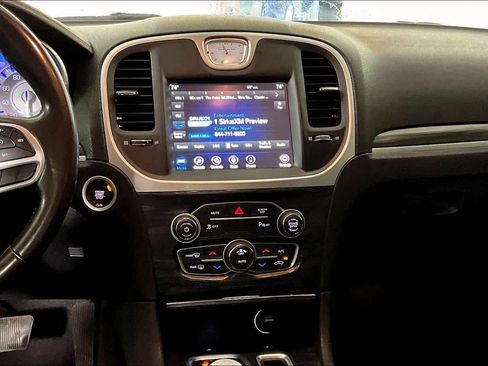 Used 2022 Chrysler 300 Touring L image 6
