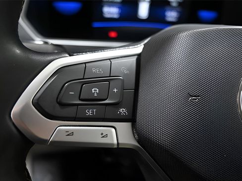 Used 2022 Volkswagen Tiguan SE AWD/4WD image 30