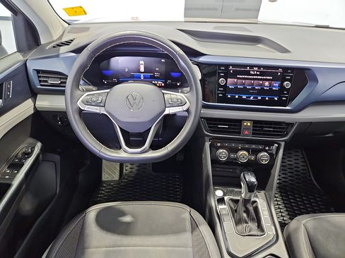 Used 2024 Volkswagen Taos SE w/ Panoramic Sunroof Package FWD image 14