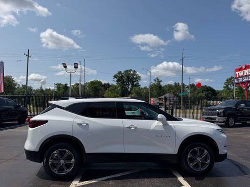 Used 2025 Chevrolet Blazer LT FWD image 4