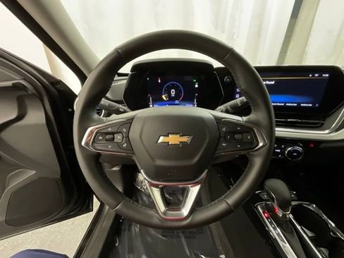 Used 2025 Chevrolet Trax LT w/ LT Convenience Package FWD image 11