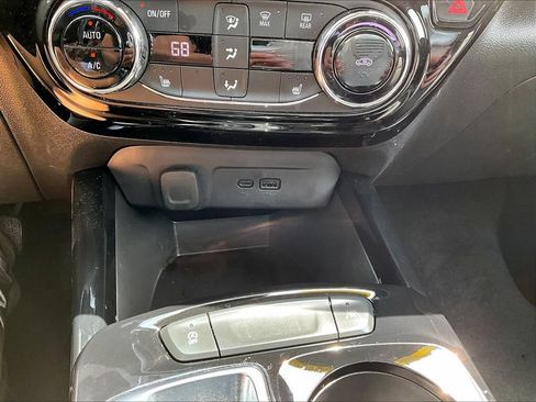 Used 2025 Chevrolet Trax ACTIV w/ Driver Confidence Package FWD image 20