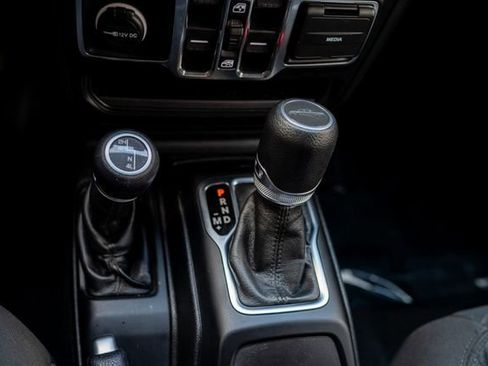 Used 2021 Jeep Gladiator Willys image 36