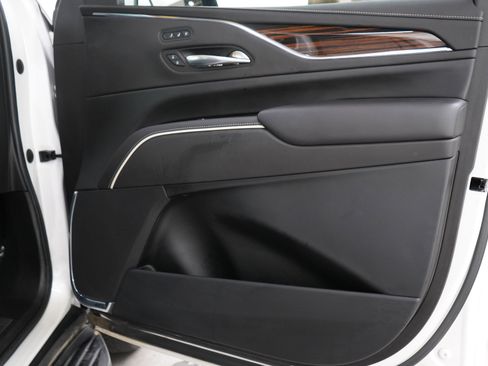 Used 2021 Cadillac Escalade Premium Luxury w/ LPO, Illumination Package AWD/4WD image 11