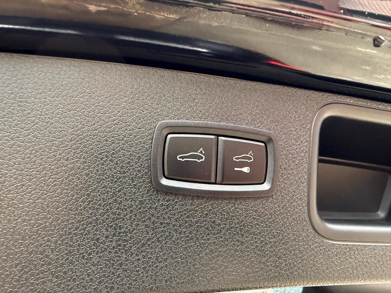 Used 2018 Porsche Macan AWD/4WD image 31