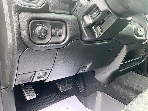 New 2026 RAM 3500 Laramie AWD/4WD image 17