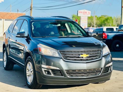 Used 2014 Chevrolet Traverse LT image 1