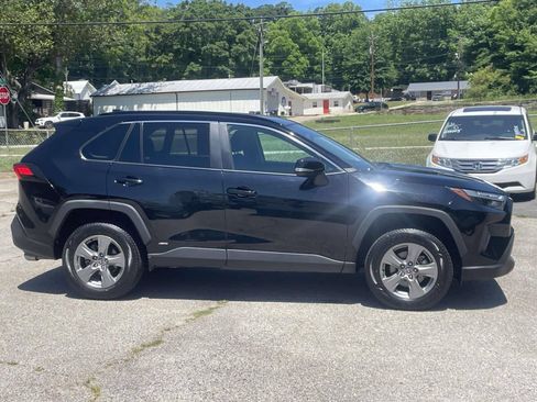 Used 2024 Toyota RAV4 XLE AWD/4WD image 3