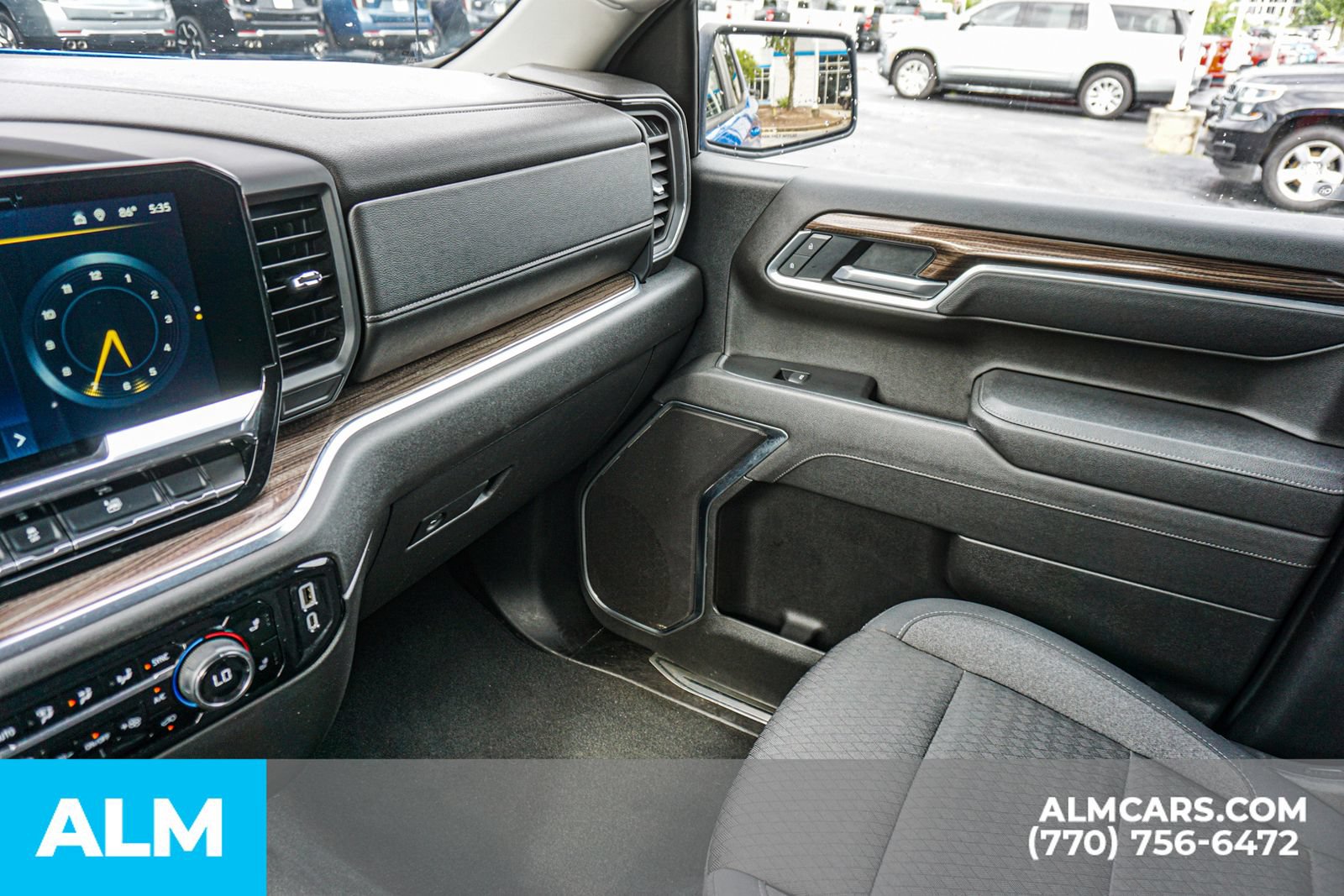 Used 2025 Chevrolet Silverado 1500 LT RWD image 44
