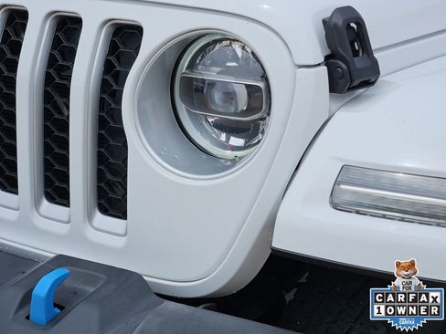 Used 2022 Jeep Wrangler Unlimited Sahara w/ Cold Weather Group AWD/4WD image 9