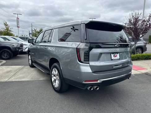 Used 2025 Chevrolet Suburban Premier w/ Sun And Tow Package AWD/4WD image 3