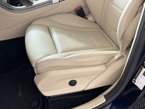Used 2018 Mercedes-Benz GLC 300 4MATIC image 14