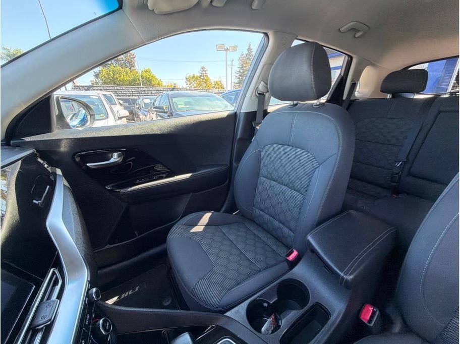 Used 2022 Kia Niro LXS FWD image 16