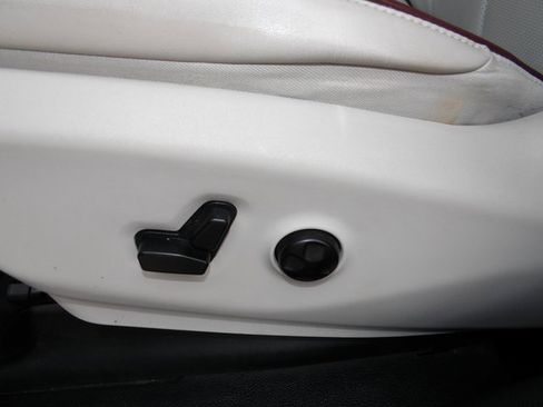 Used 2018 Chrysler Pacifica Limited w/ Tire & Wheel Group image 27