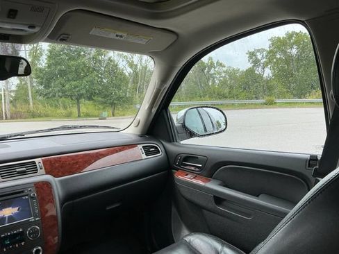 Used 2014 Chevrolet Suburban LTZ AWD/4WD image 29