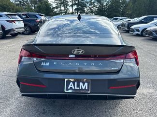 New 2025 Hyundai Elantra SEL video 4