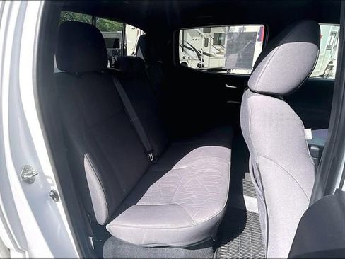 Used 2018 Toyota Tacoma TRD Off-Road w/ Technology Package image 23