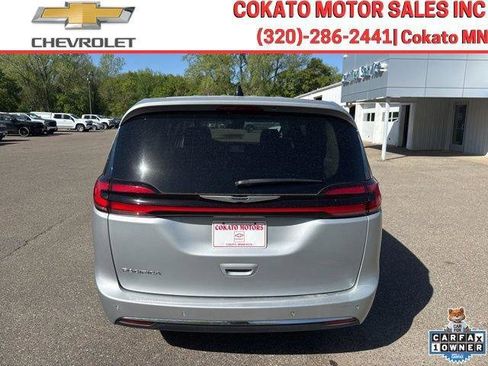 Used 2023 Chrysler Pacifica Touring-L FWD image 5