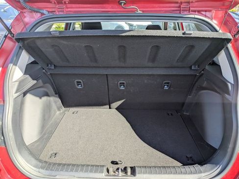 Used 2025 Hyundai Venue SEL FWD image 12