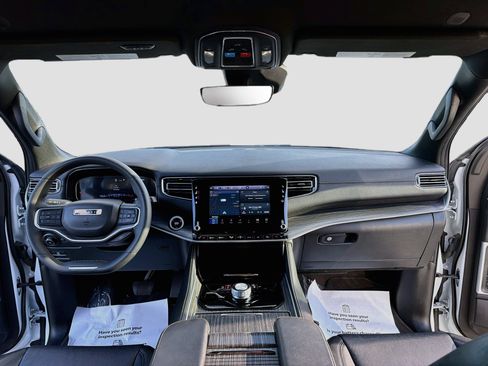 Used 2024 Jeep Wagoneer Series II w/ Flexible Seating Group AWD/4WD image 9