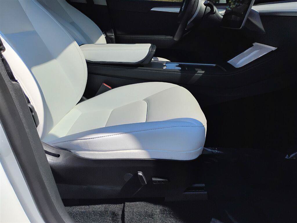 Used 2023 Tesla Model Y Performance AWD/4WD image 21