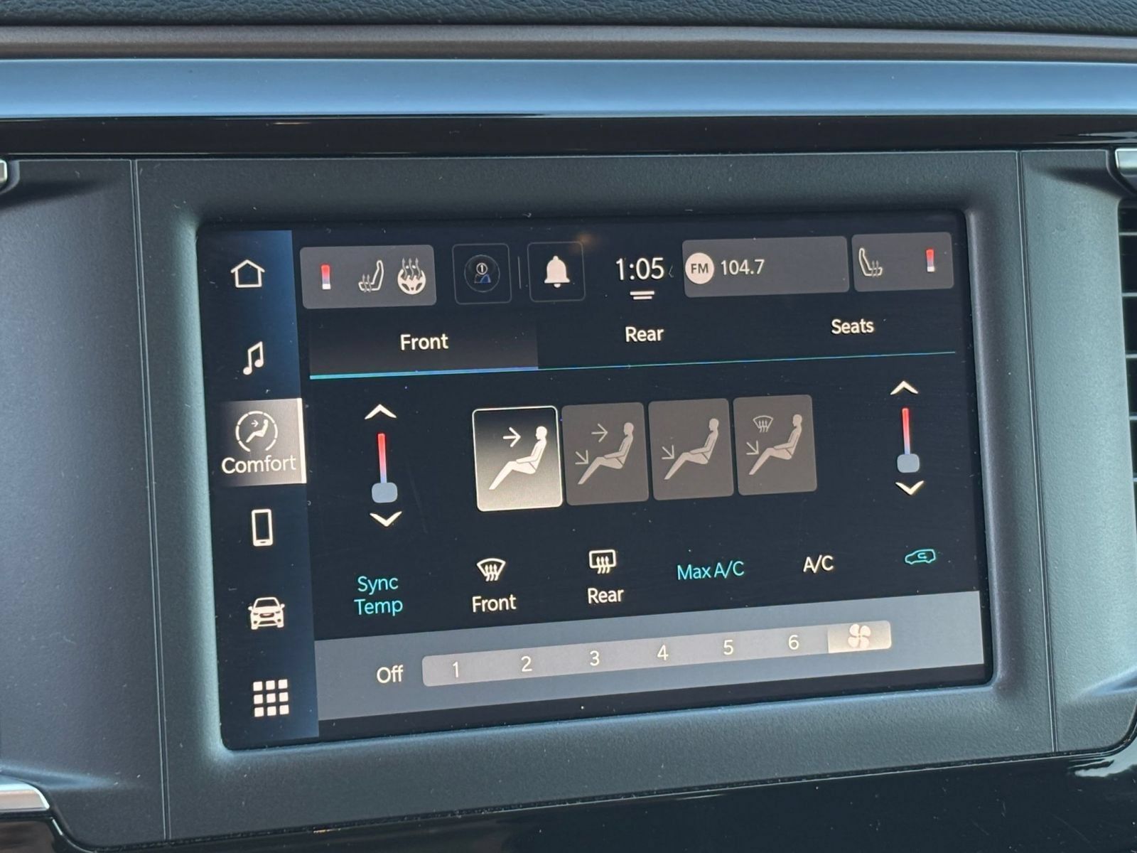 Used 2023 Chrysler Voyager LX FWD image 19