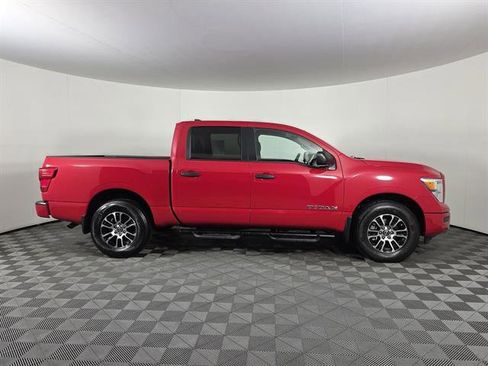 Used 2024 Nissan Titan SV w/ SV Convenience Package image 2