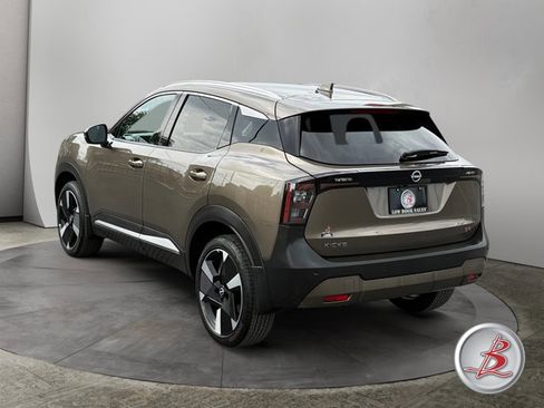Used 2025 Nissan Kicks SR image 5