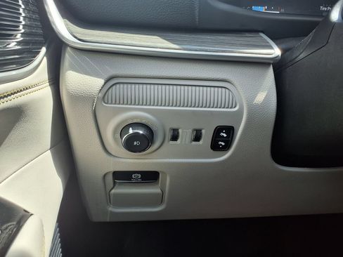 Used 2024 Jeep Wagoneer L Series II w/ Flexible Seating Group AWD/4WD image 36
