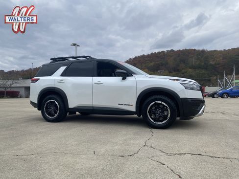 Used 2025 Nissan Pathfinder Rock Creek image 1