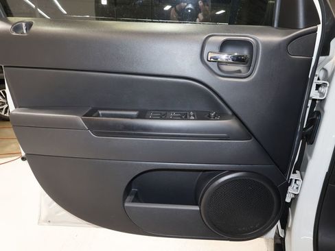 Used 2016 Jeep Patriot High Altitude image 13