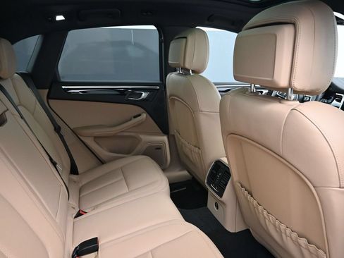Certified 2026 Porsche Macan AWD/4WD image 7