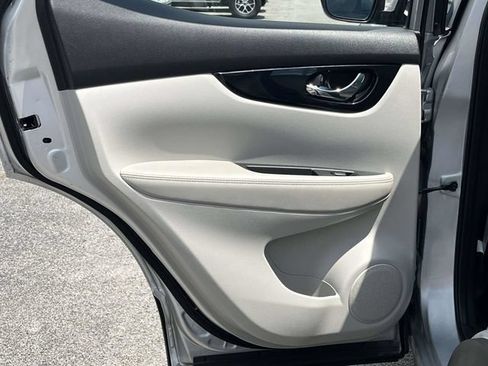 Used 2020 Nissan Rogue Sport SV AWD/4WD image 16