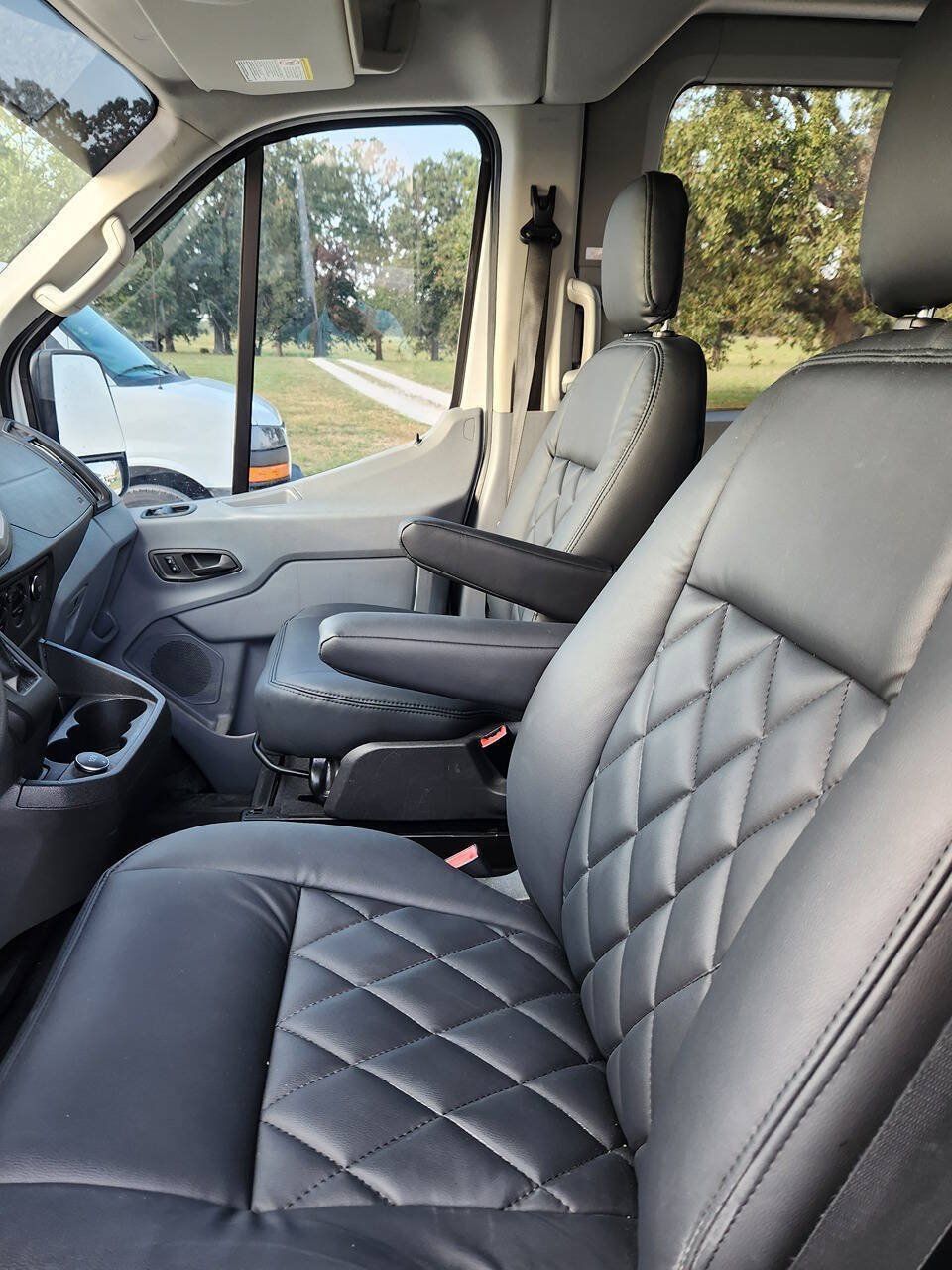 Used 2019 Ford Transit 150 XLT RWD image 2