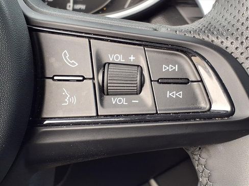 Used 2023 Alfa Romeo Stelvio Sprint image 22