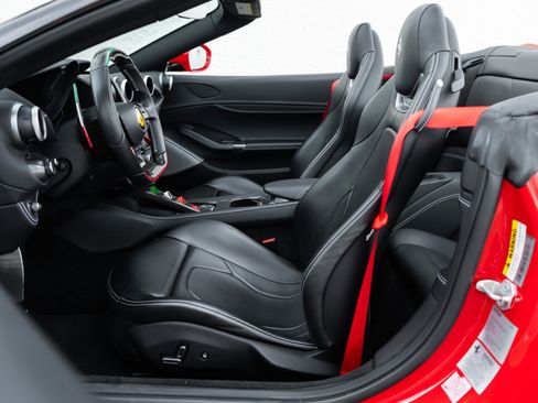 Used 2019 Ferrari Portofino image 5