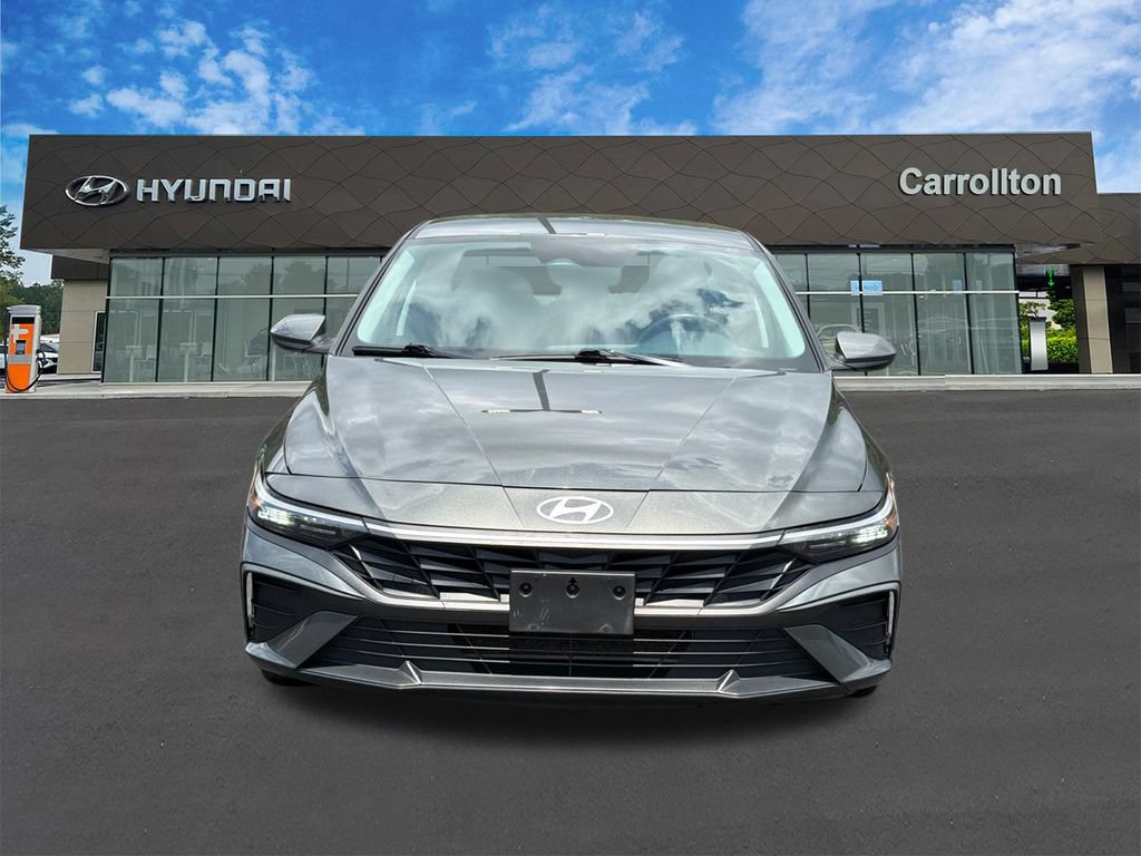 Used 2024 Hyundai Elantra SEL FWD image 2