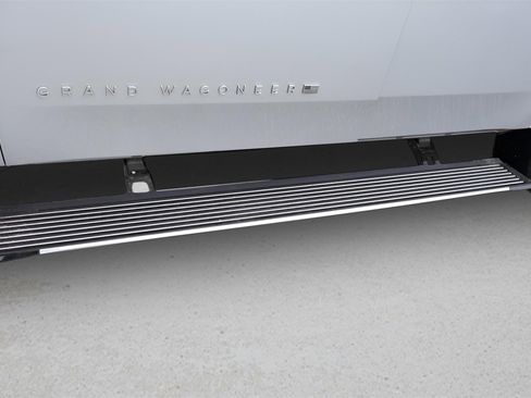 Used 2023 Jeep Grand Wagoneer 4WD image 11