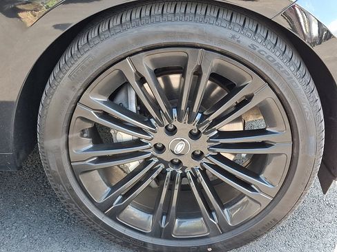 Used 2025 Land Rover Range Rover Long Wheelbase SE image 12