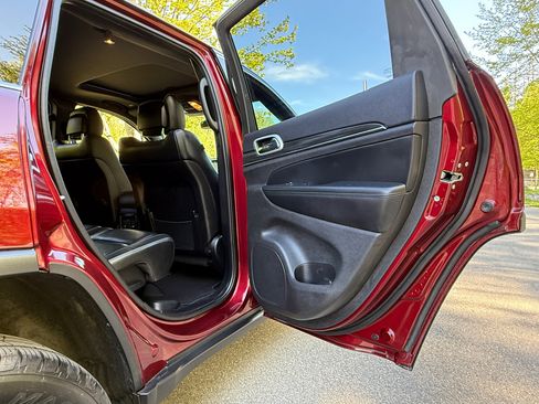 Used 2021 Jeep Grand Cherokee Limited image 39