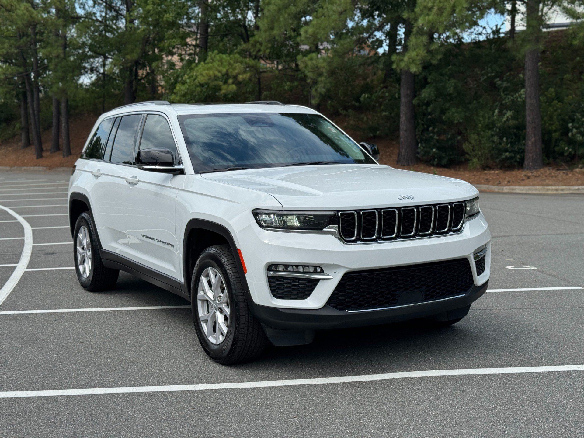 Used 2022 Jeep Grand Cherokee Limited AWD/4WD image 16
